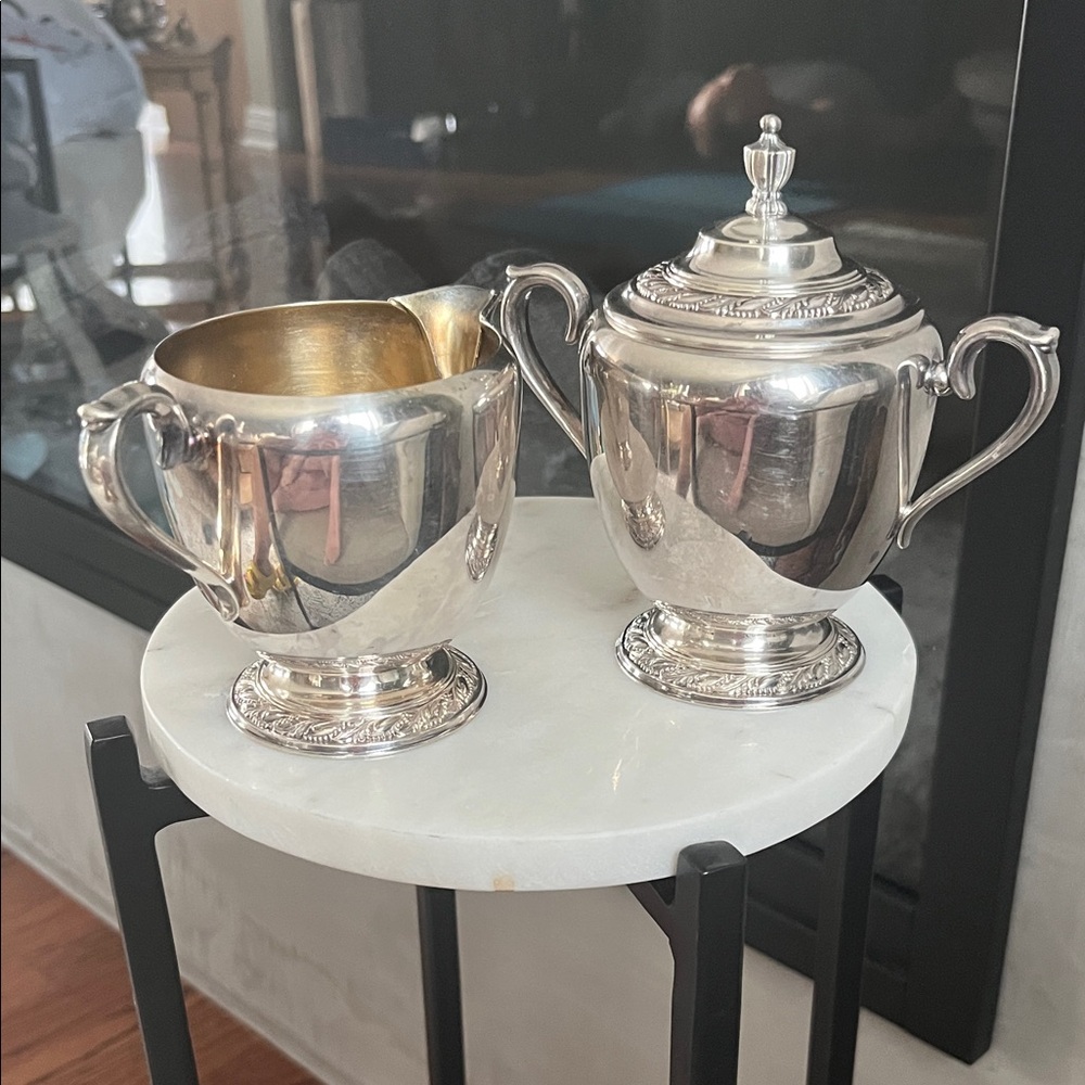 Evandale WM Rogers  Silver Plate Sugar Bowl & Creamer Set - Shiny Silver Finish